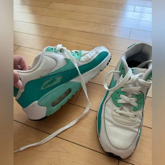 nike air max’s size 5.5YOUTH - Picture 1 of 4